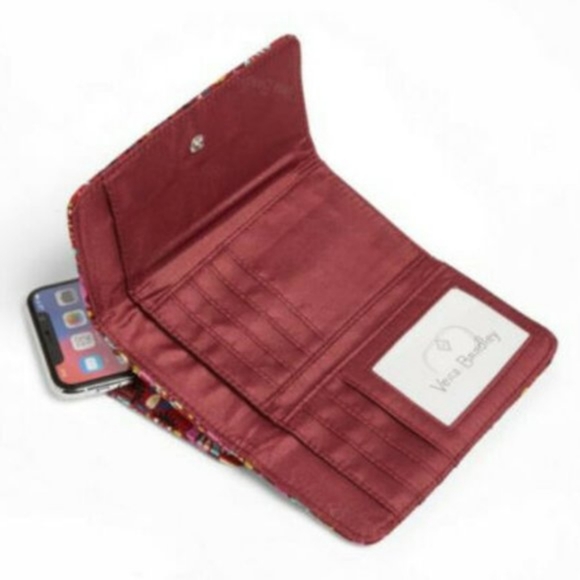 CHOICE of VERA BRADLEY iPhone Wristlets - Picture 11 of 11